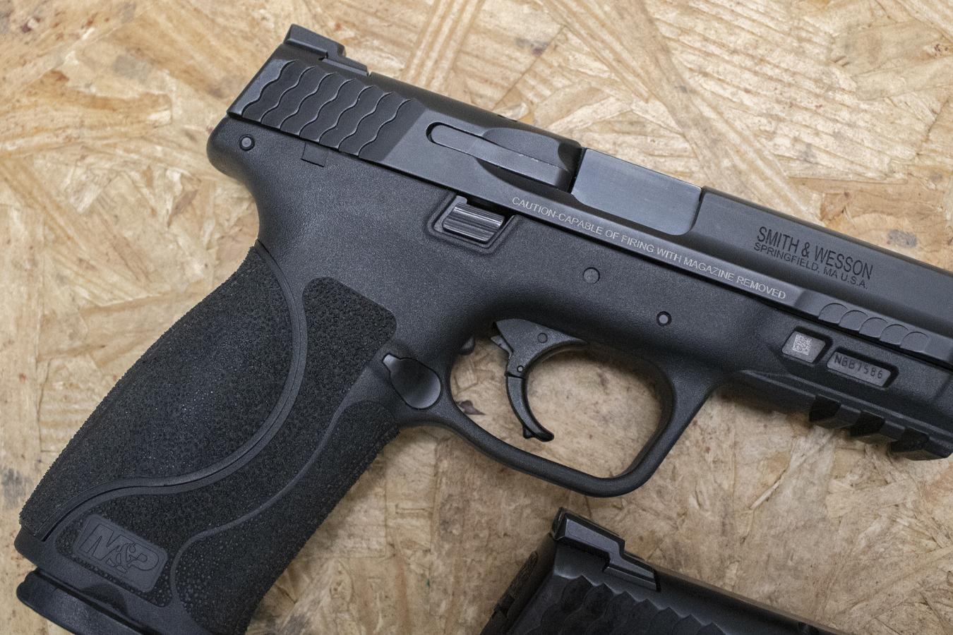 SMITH AND WESSON M&P9 M2.0 9mm Full-Size Police Trade-In Pistols with Night Sights (Good Condition)